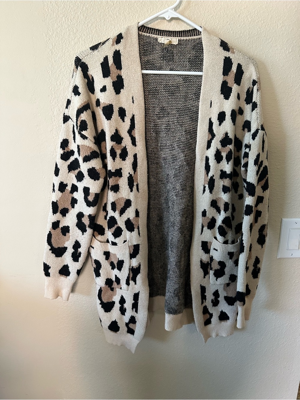 Entro Leopard Print Open-Front Cardigan Sweater -  size L/ pre owned 1181